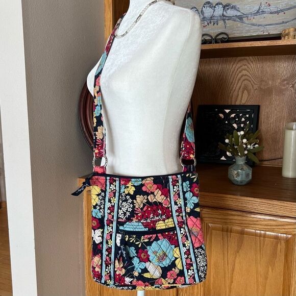 VERA BRADLEY Hipster Crossbody Bag Happy Snails (A) - Picture 1 of 9